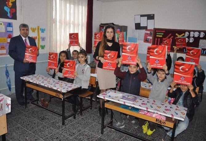 Milli birlik ve beraberlik ruhu için Türk bayraklı karne