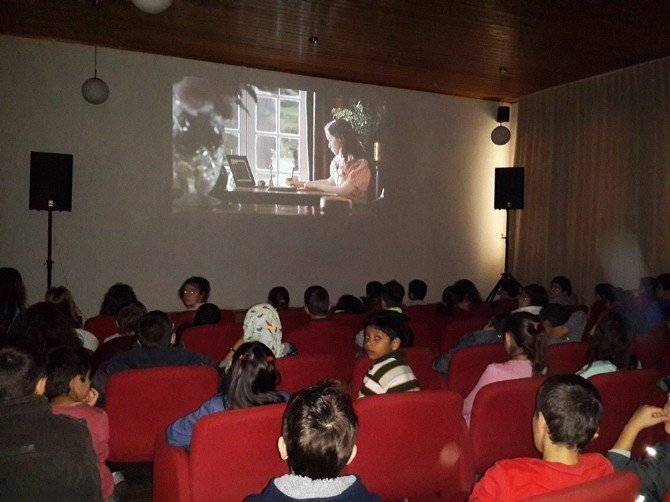 Beyoğlu’nda eğitime sinema molası