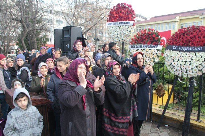 Samsun’da şehit cenazesinde CHP çelengini istemediler ve yere attılar