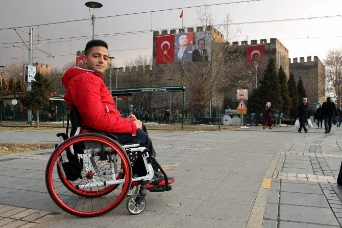 Burak Şen: "Engelli insanlarımızı evlerinden çıksın, spor yapsın"