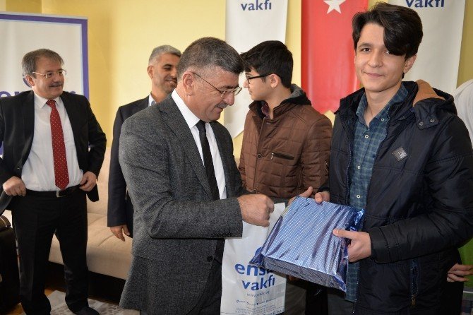 Başkan Akdoğan, TEOG’da başarılı olan öğrencileri ödüllendirdi