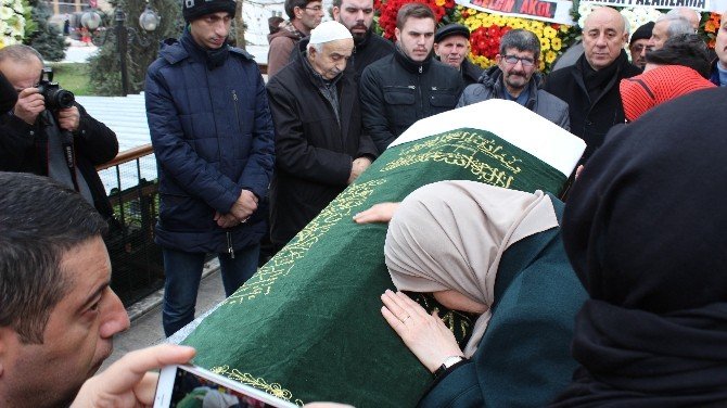 Meral Akşener ağabeyini son yolculuğuna uğurladı