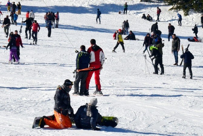 Günübirlikçilerin kayak keyfi