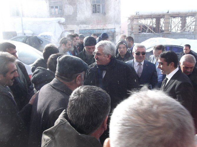 AK Parti İl Başkanı Öz, Tekman’da ziyaretlerde bulundu