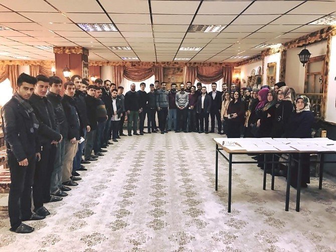 Ak Parti Erzincan gençlik kolları, başkanlık için gençlerle bir araya geliyor