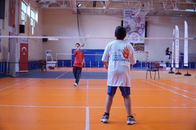 İşitme engelliler Türkiye Badminton Şampiyonası sona erdi