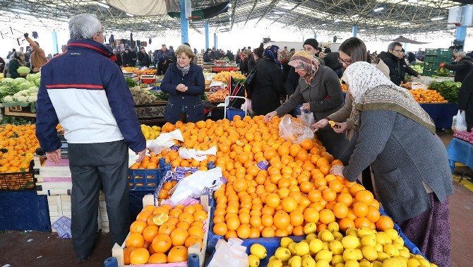 Pamukkale’de pazardan alışveriş yapan vatandaşlar için ‘güvenilir tartı’ uygulaması