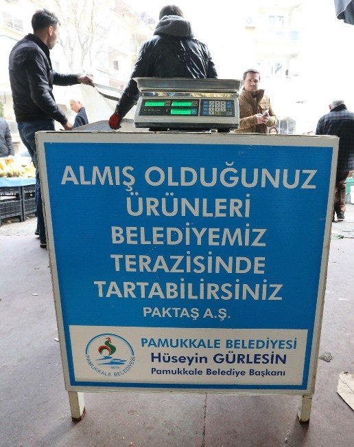 Pamukkale’de pazardan alışveriş yapan vatandaşlar için ‘güvenilir tartı’ uygulaması