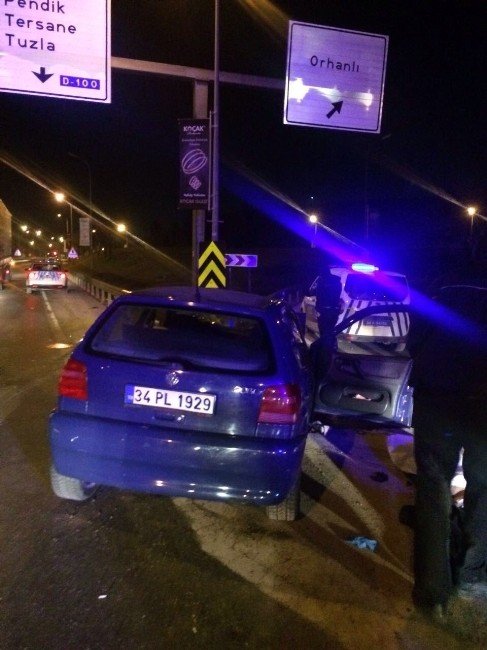 Tuzla’da otomobil orta refüje çarptı: 2 ölü