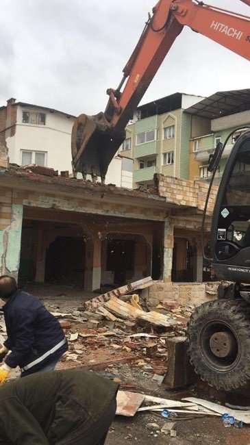 Soma’da eski otogarın yerine katlı pazaryeri