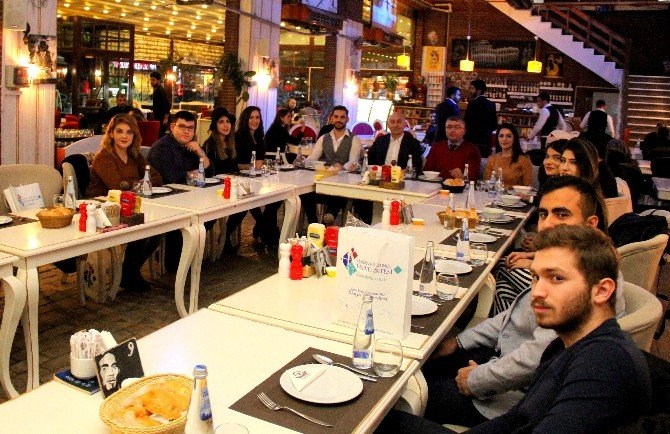 Avrupa yolundaki öğrenciler Rektör Yılmaz’la yemekte bir araya geldi