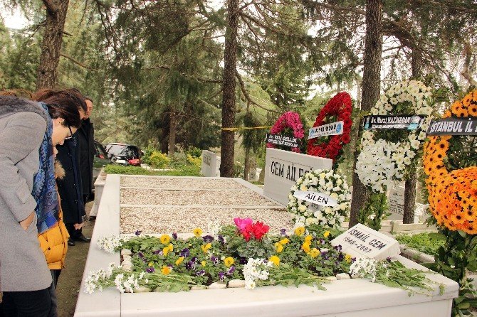 İsmail Cem mezarı başında anıldı