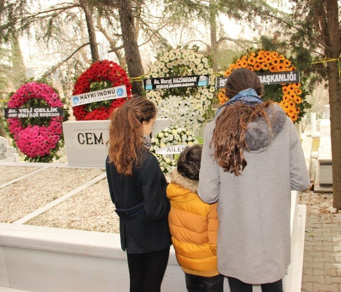 İsmail Cem mezarı başında anıldı