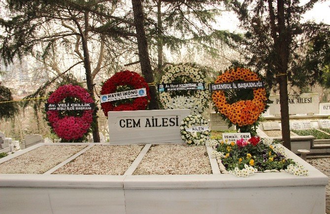 İsmail Cem mezarı başında anıldı