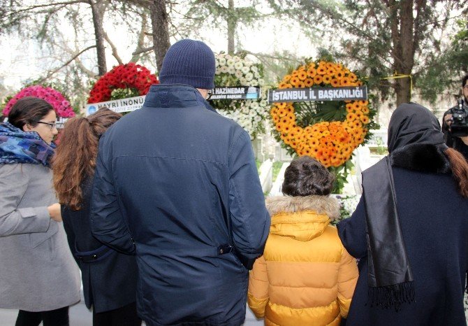 İsmail Cem mezarı başında anıldı