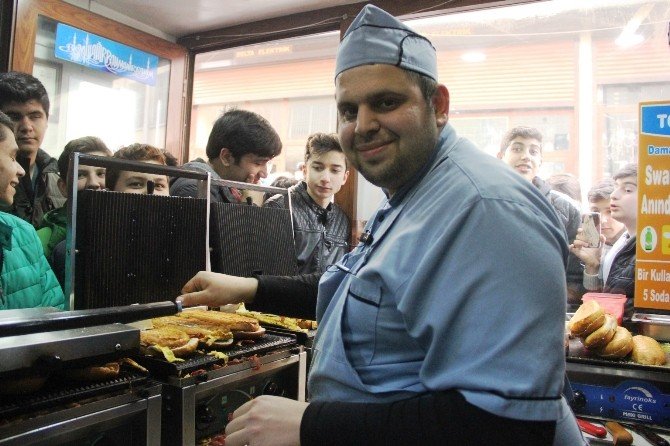 Gaziantepli fenomen ’tostçu Erol’