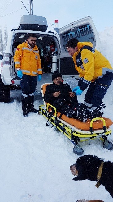 112 görevlisi hastayı metrelerce sırtında taşıdı
