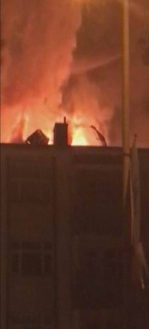 Konya’da 5 katlı binanın çatısında yangın