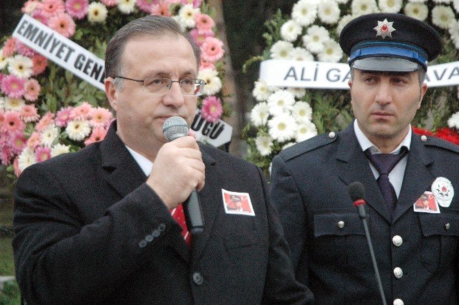 Şehit Emniyet Müdürü Ali Gaffar Okkan mezarı başında anıldı