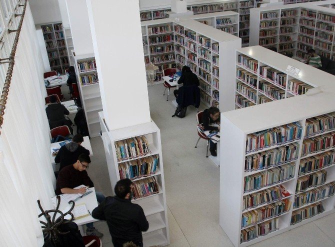 Kütüphaneler teknolojiye boyun eğmiyor