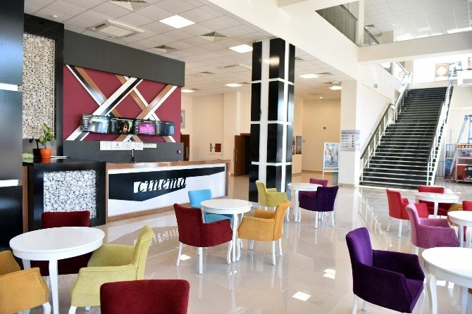 Varsak Taki Sinema Salonlari Bolge Sakinlerini Memnun Ediyor