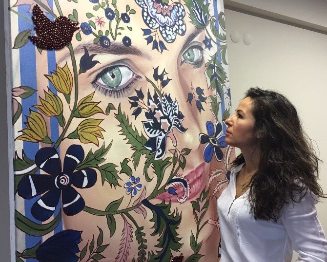 Darbe girişimine karşı koyan kadınlar tuvale yansıdı