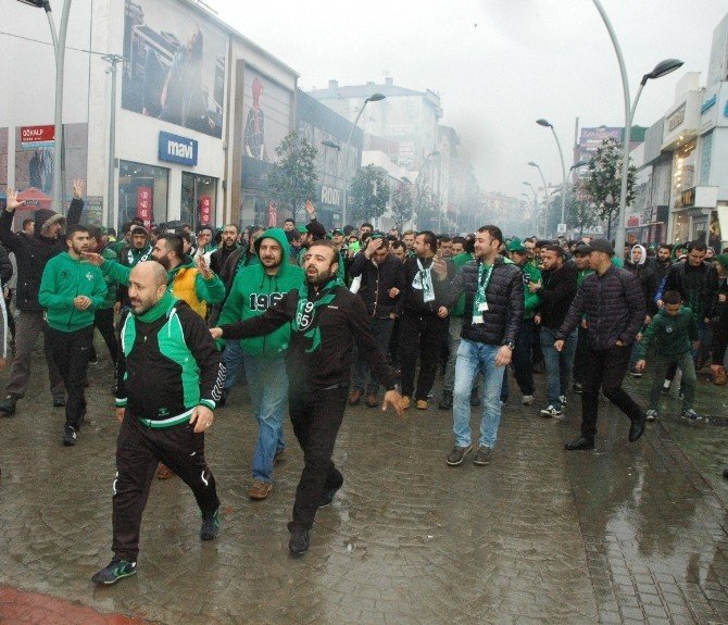 Tatangalar’dan Afjet Afyonspor maçı öncesi görkemli yürüyüş
