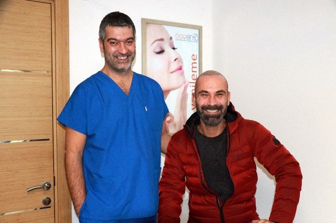 Ünlü yönetmen İzmir’de saç ektirdi