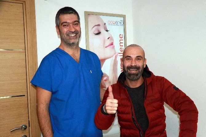 Ünlü yönetmen İzmir’de saç ektirdi