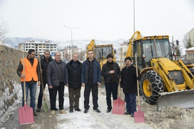 Tunceli Belediyesi karla mücadele çalışmalarını sürdürüyor