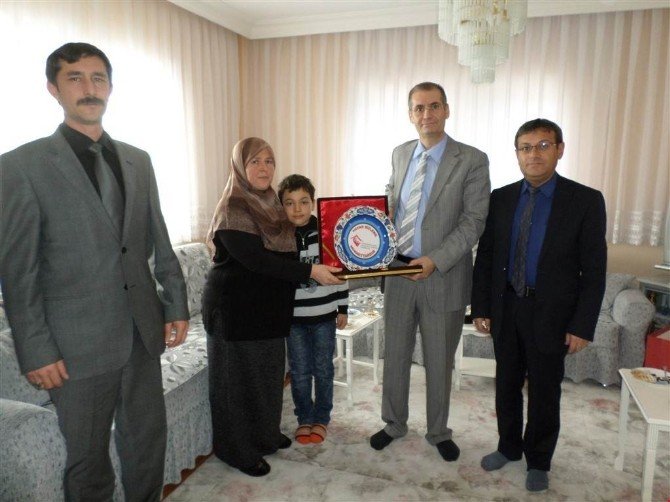 Kaymakam Eskin şehit ailelerini ziyaret etti