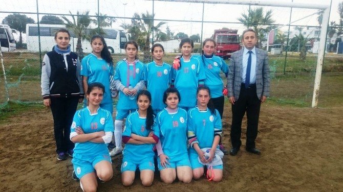 Serik’te Okul Sporları Yıldız Kızlar Futbol ilçe birinciliği yapıldı