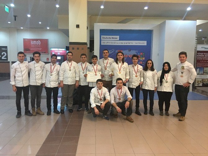 Devrek MYO Aşçılık Programı Öğrencilerinden madalya yağmuru