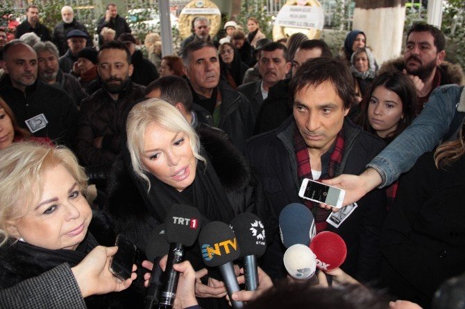 Ünlü yönetmen ve yapımcı Ayşe Ersayın, son yolculuğuna uğurlandı