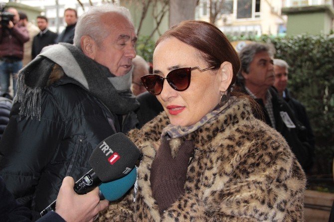 Ünlü yönetmen ve yapımcı Ayşe Ersayın, son yolculuğuna uğurlandı