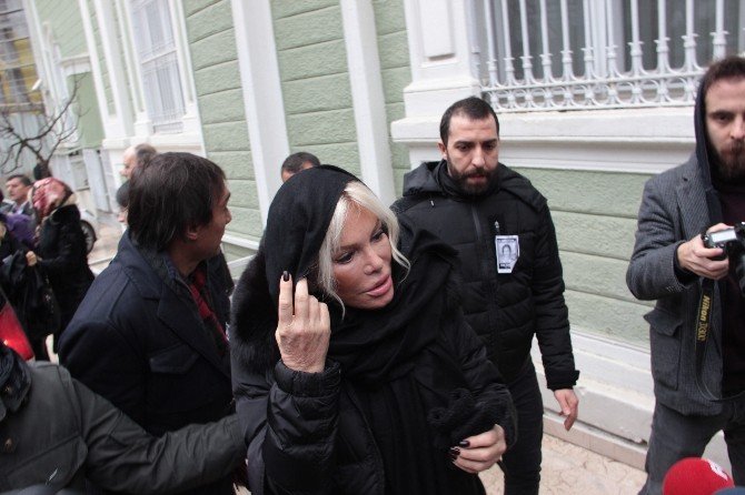 Ünlü yönetmen ve yapımcı Ayşe Ersayın, son yolculuğuna uğurlandı