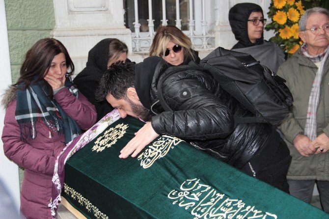 Ünlü yönetmen ve yapımcı Ayşe Ersayın, son yolculuğuna uğurlandı