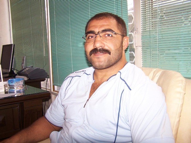 Başpehlivan Elbeye, ölümünün 7. yılında mezarı başında anıldı