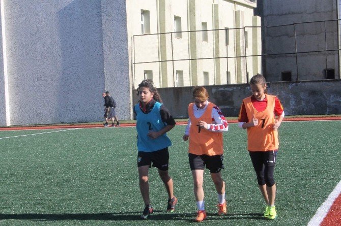 Amasyalı 5 kadın sporcu, Siirt’e gönüllü transfer oldu