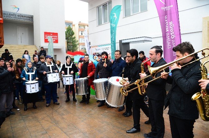 "Hangimiz Sevmedik" dizisi oyuncuları Aşıklar Şehri Beylikdüzü’ndeydi