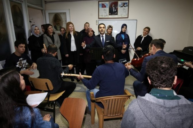 Bakan Soylu’nun eşi Hamdiye Soylu belediyenin sosyal ve kültürel çalışmalarını inceledi