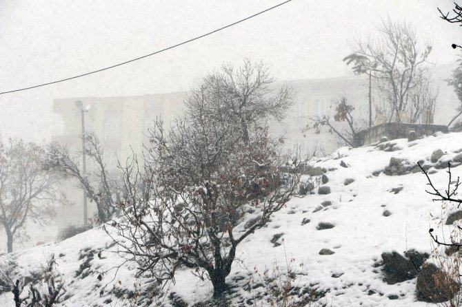 Şırnak’ta 37 köy yolu ulaşıma kapandı