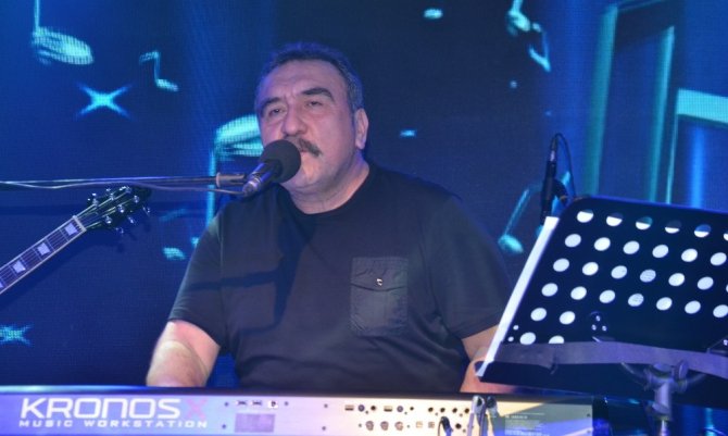 Ümit Besen ve Pamela Uludağ’da final konseri verdi