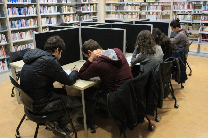 Büyükçekmece Kutadgu Bilig Kütüphanesi gençlerin akınına uğruyor