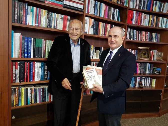 Büyükçekmece Kutadgu Bilig Kütüphanesi gençlerin akınına uğruyor