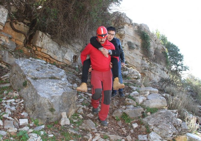 Fethiye’de paraşütçüler kayalıklara düştü: 2 yaralı