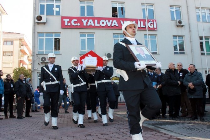 Eski Yalova Valisi Nihat Özgöl son yolculuğuna uğurlandı