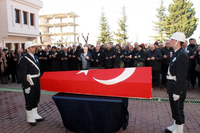 Eski Yalova Valisi Nihat Özgöl son yolculuğuna uğurlandı