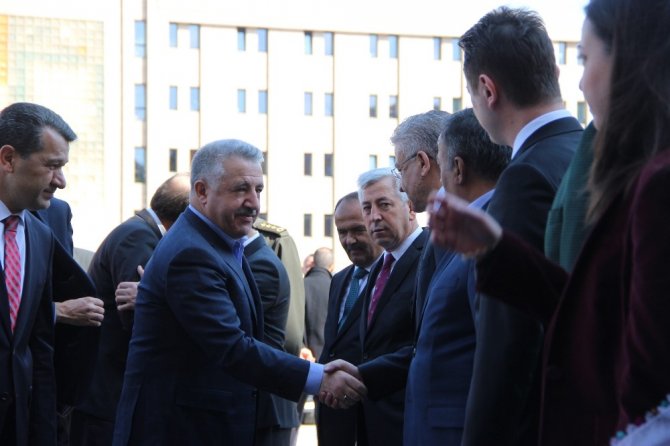 Bakan Arslan: “Eskişehir’in Antalya’ya bağlanmasını önemsiyoruz”