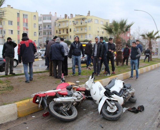Balıkesir’de iki motosiklet çarpıştı: 2 yaralı
